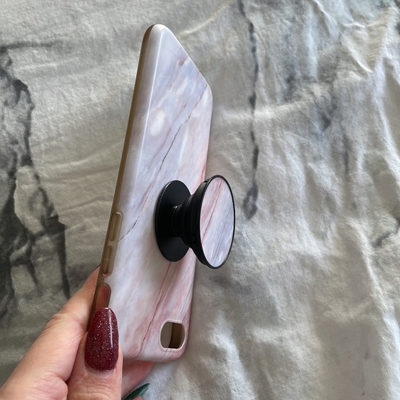 Marble iPhone 8 case with pop socket - Picture 7 of 8
